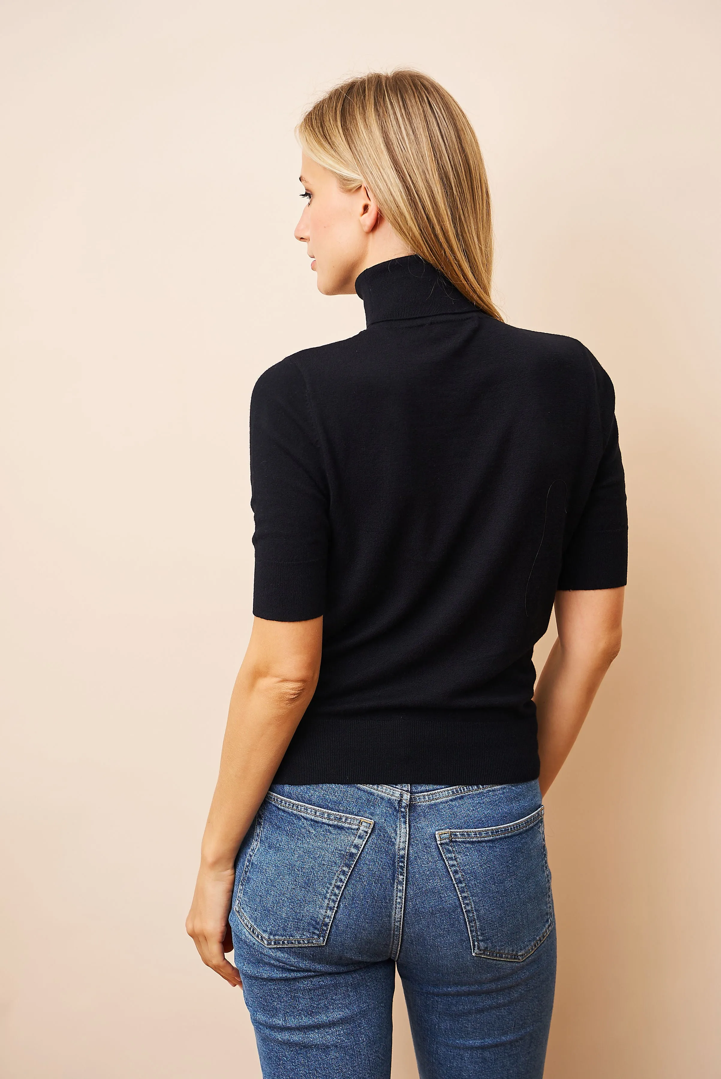 Majestic Organic Cotton Stretch Elbow Sleeve Turtleneck in Noir