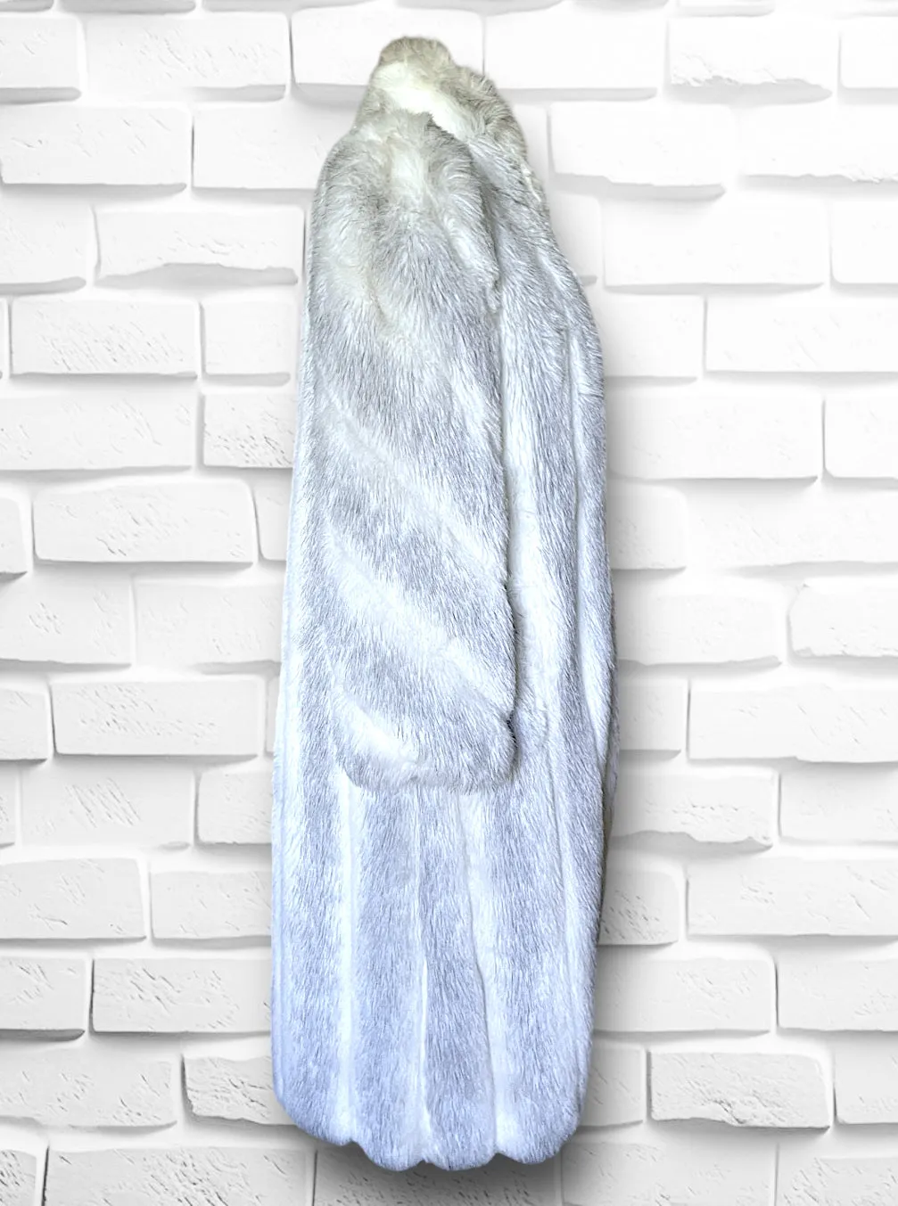 Vintage 1970’s Avec Tu Faux Fur Grey & White Long Overcoat