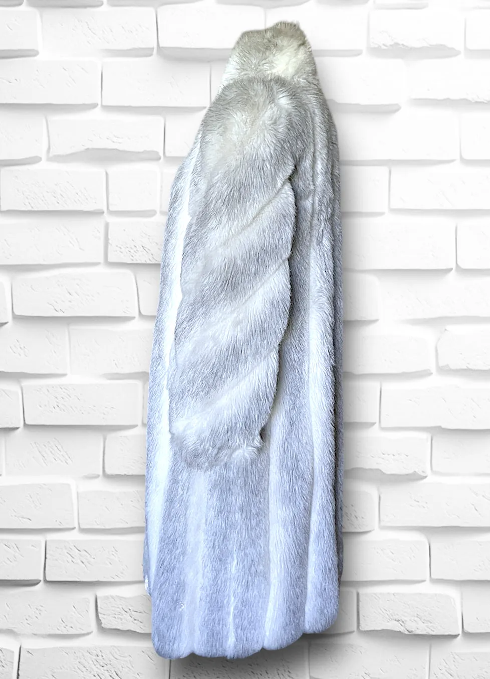 Vintage 1970’s Avec Tu Faux Fur Grey & White Long Overcoat